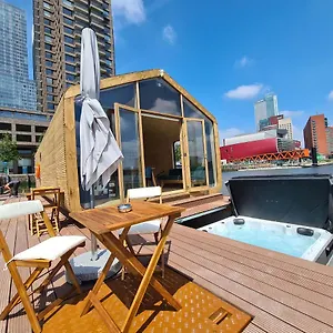 Wikkelboat Nr5 At Floating Rijnhaven Pays-Bas