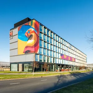 https://citizenm-hotel-amsterdam-airport.thehaguehotels.net